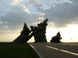 «Двойной геноцид» и литовцы